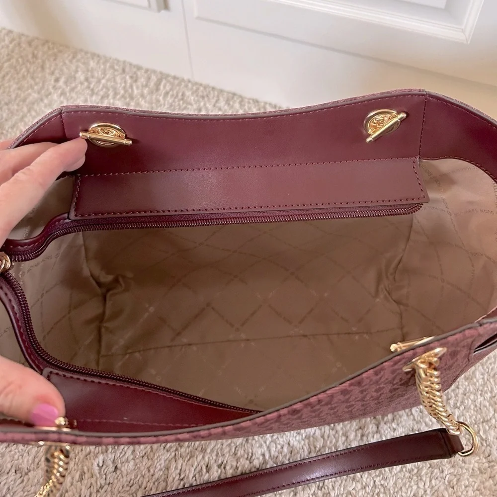 Michael Kors LargeJet Set Shoulder Bag with Matching Mult-Functional  Phone Case